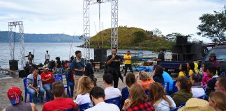 Kadis Pariwisata dan Kebudayaan sambut Hangat kedatangan rombongan puluhan Mahasiswa Czech University of Life Scinces (Prague) dan juga Institut Teknologi Del Laguboti di bibir Pantai Tao Silalahii